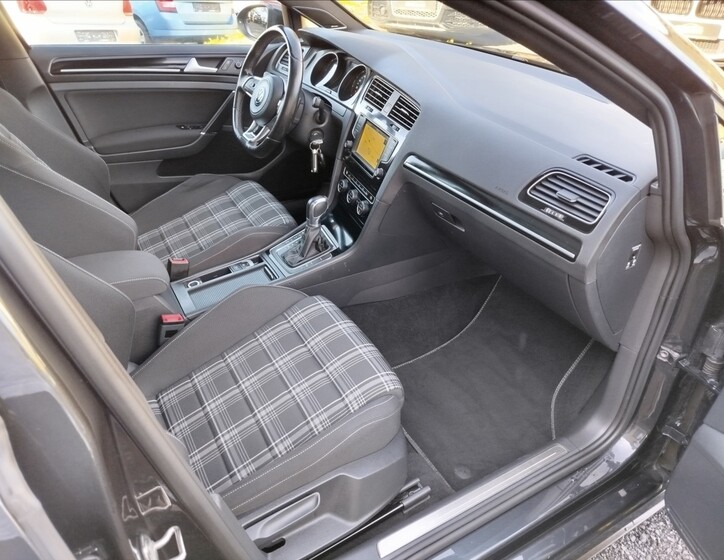 Volkswagen Golf 36