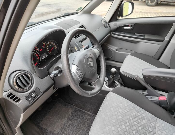 Suzuki SX4 16