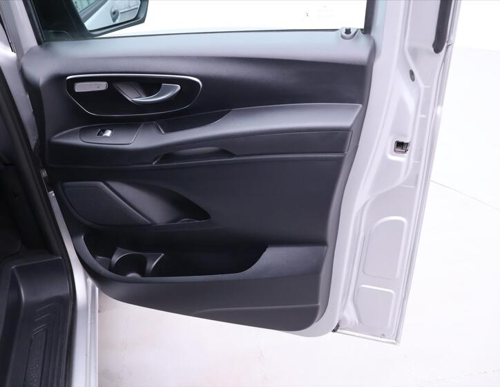 Mercedes-Benz Vito 13