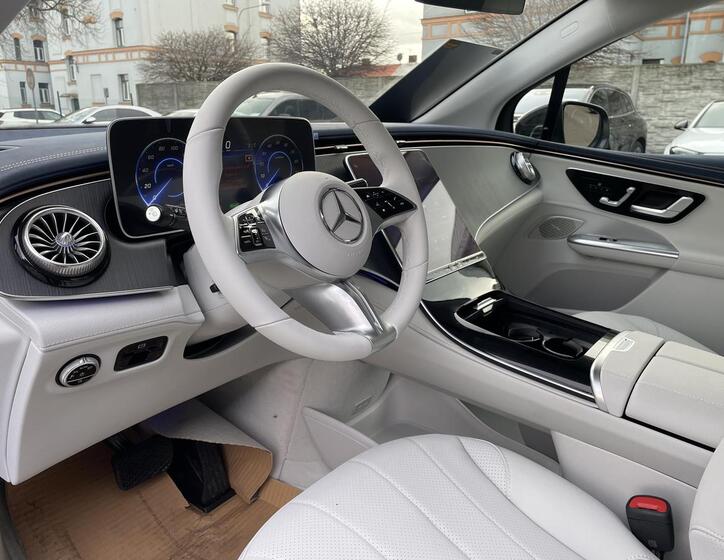 Mercedes-Benz EQE 8