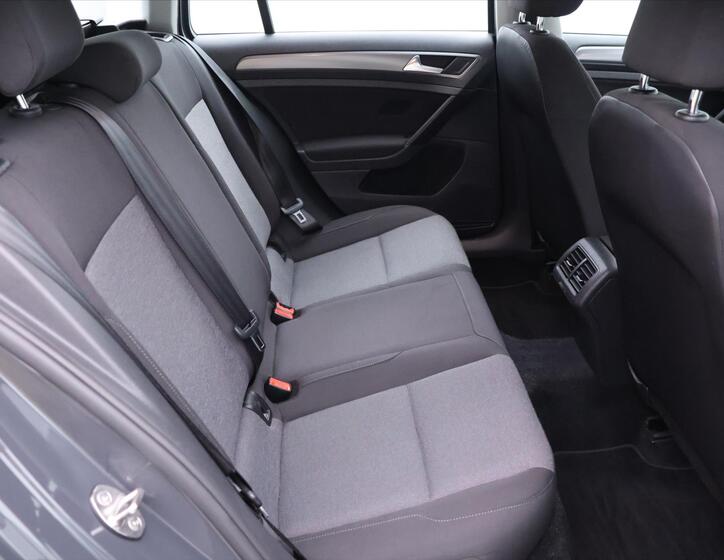 Volkswagen Golf 15