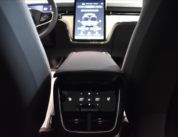 Volvo EX90 51