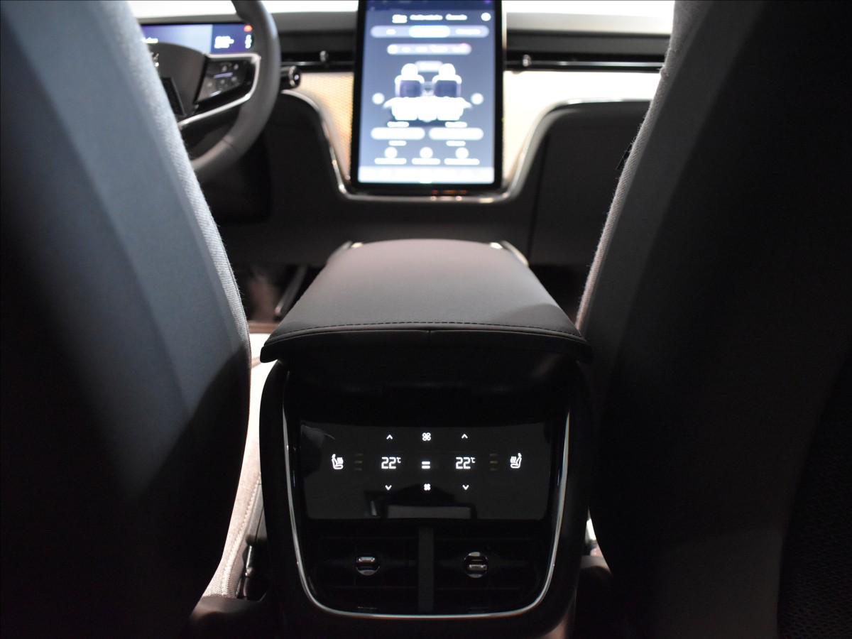 Volvo EX90