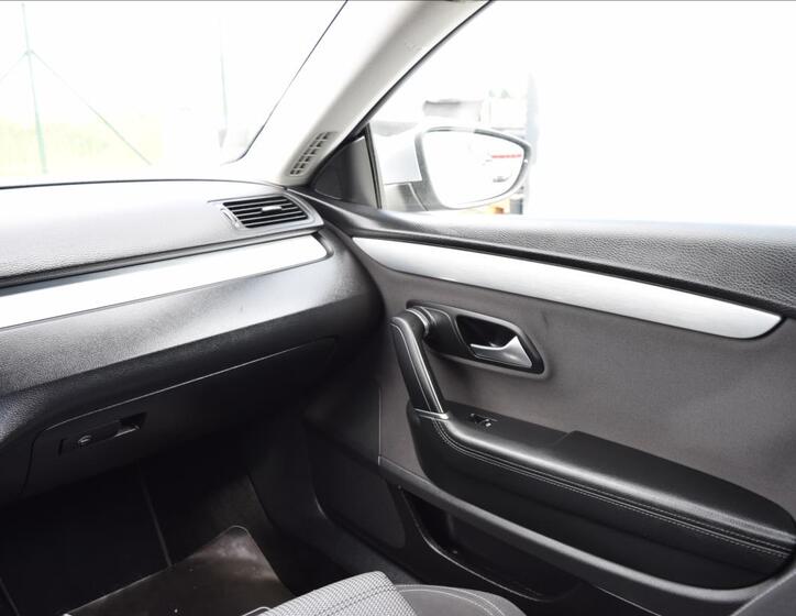 Volkswagen Passat CC 26
