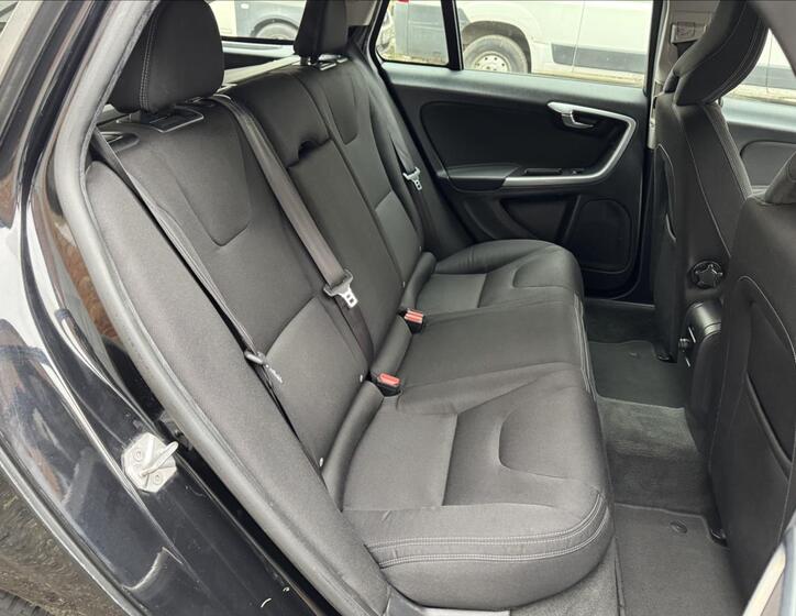 Volvo V60 27
