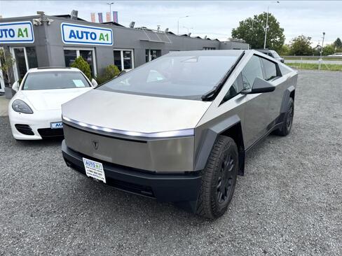 Tesla Ostatní
