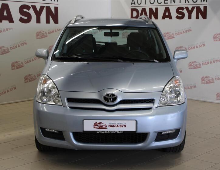 Toyota Corolla Verso 2