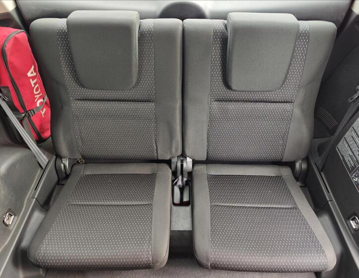 Toyota Corolla Verso 12
