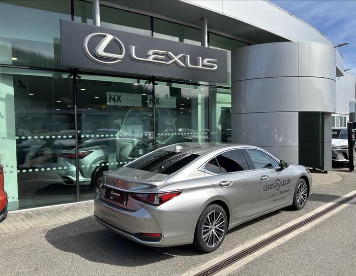 Lexus ES 300h 8