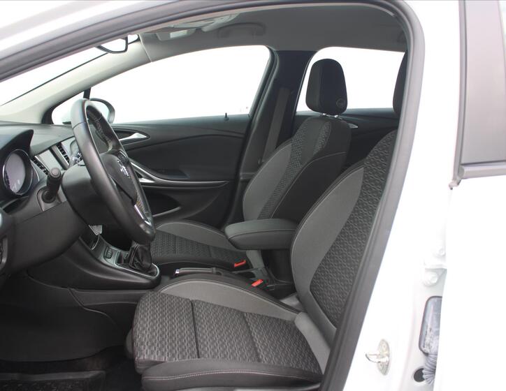 Opel Astra 9
