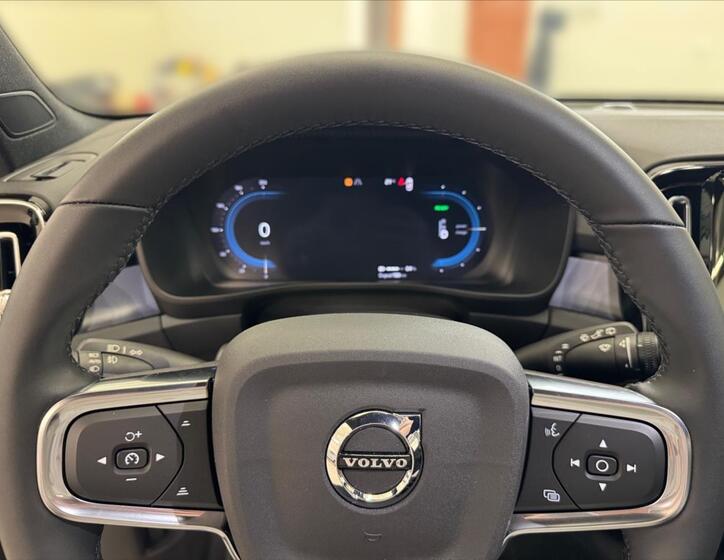 Volvo XC40 8