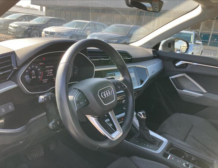 Audi Q3 9