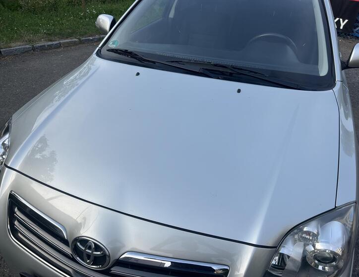Toyota Avensis 18