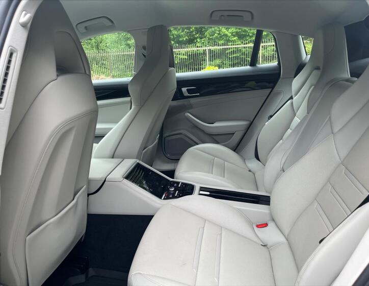 Porsche Panamera 5