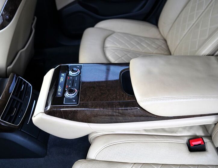 Audi A8 33