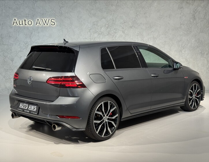Volkswagen Golf 9