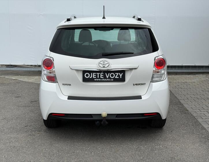 Toyota Verso 5