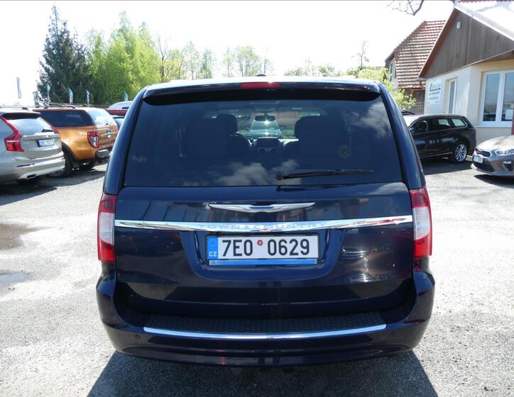 Chrysler Town & Country 7