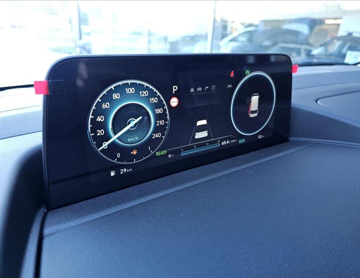 Hyundai Staria 12