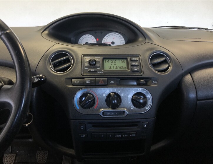 Toyota Yaris 16