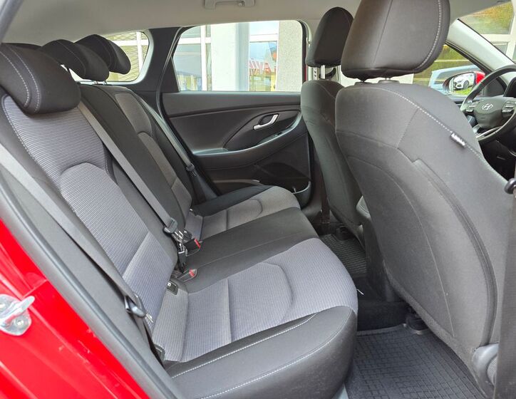 Hyundai i30 24