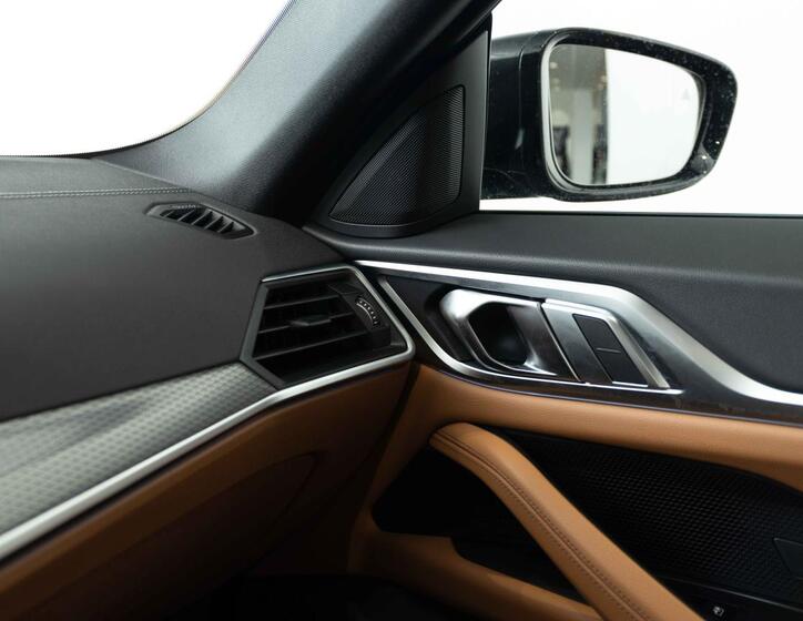 BMW i4 16
