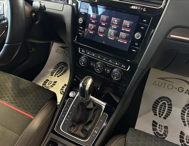 Volkswagen Golf 11