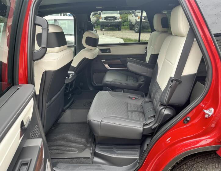 Toyota Sequoia 10