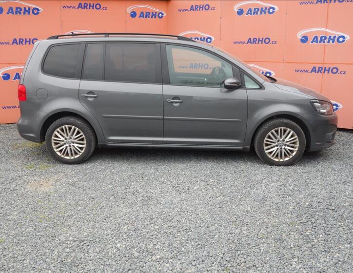 Volkswagen Touran 8