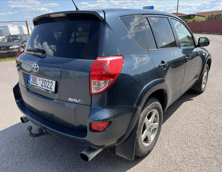 Toyota RAV4 6