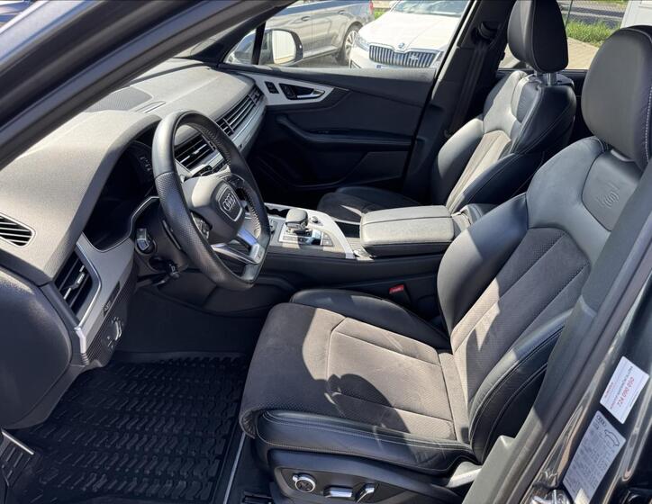 Audi Q7 10
