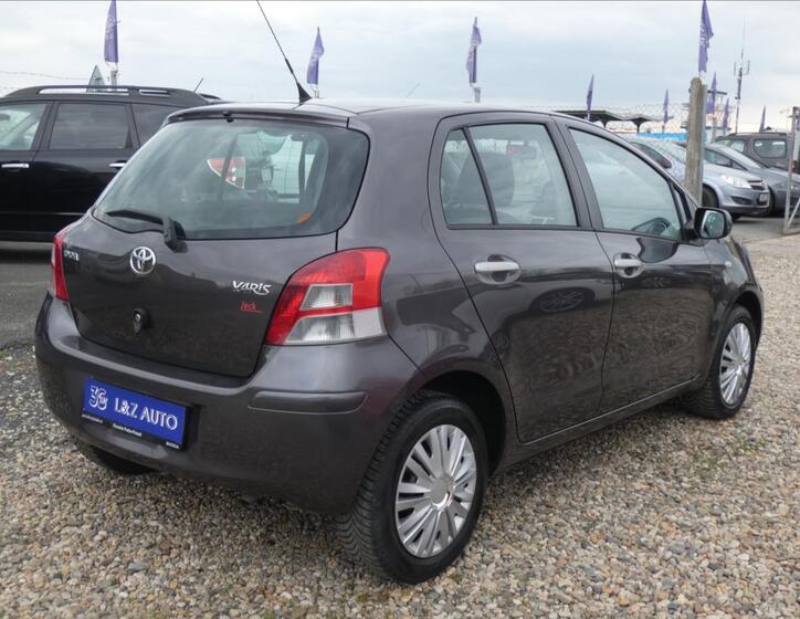 Toyota Yaris 6