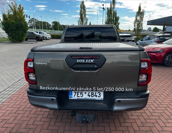 Toyota Hilux 4