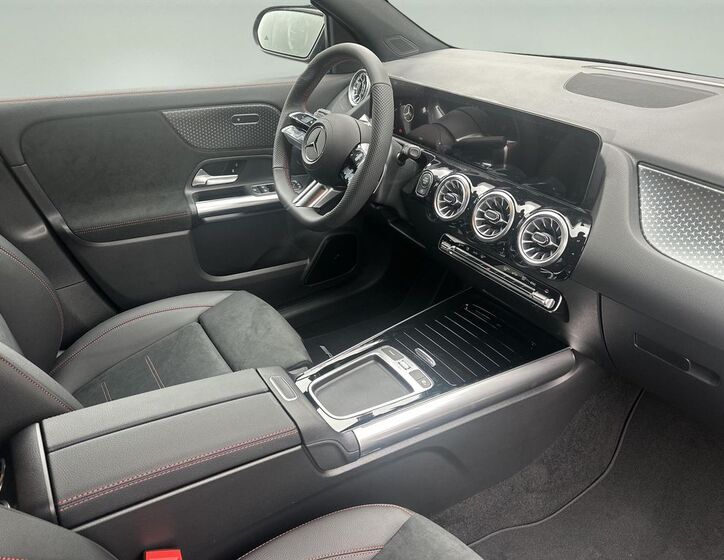 Mercedes-Benz GLA 12
