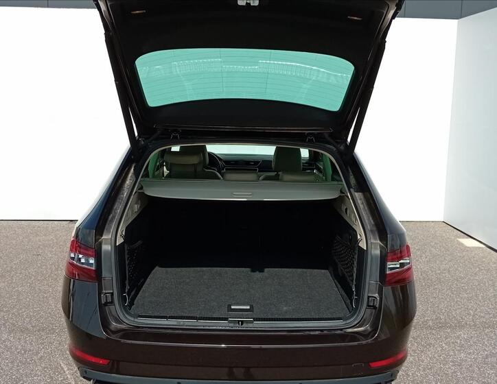 Škoda Superb 11