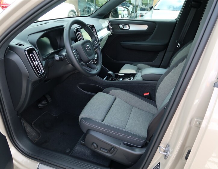 Volvo XC40 8
