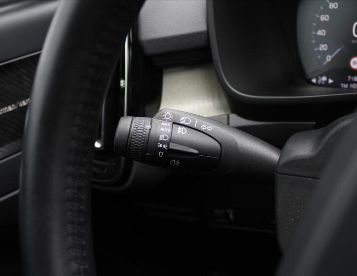 Volvo XC40 17