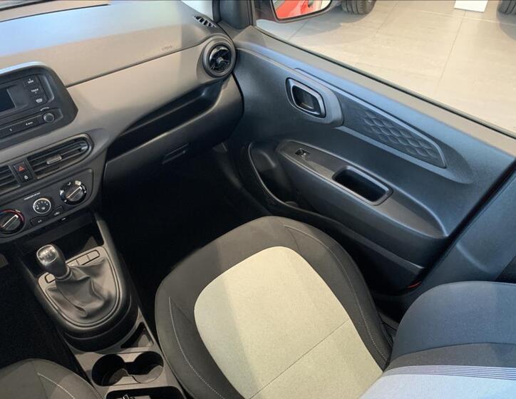 Hyundai i10 17