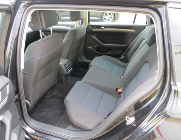 Volkswagen Passat 25