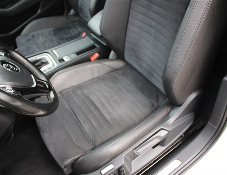 Volkswagen Passat 25