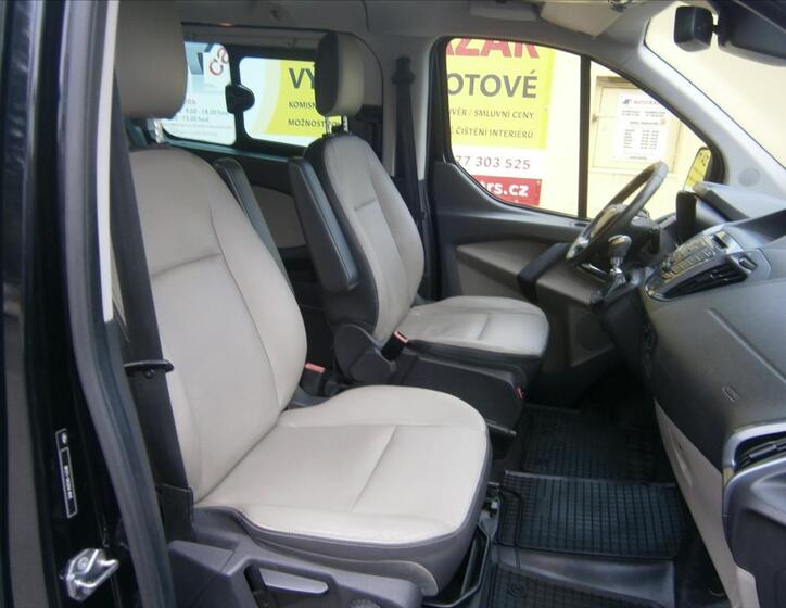 Ford Tourneo Custom 9