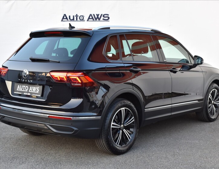Volkswagen Tiguan 9