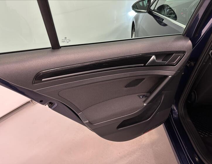Volkswagen Golf 26