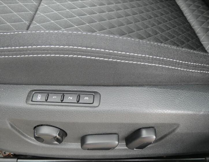 Škoda Superb 8