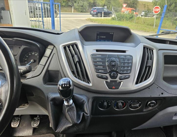 Ford Transit 12