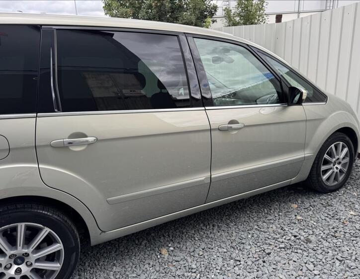 Ford Galaxy 17