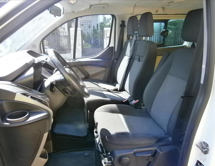 Ford Tourneo Custom 8