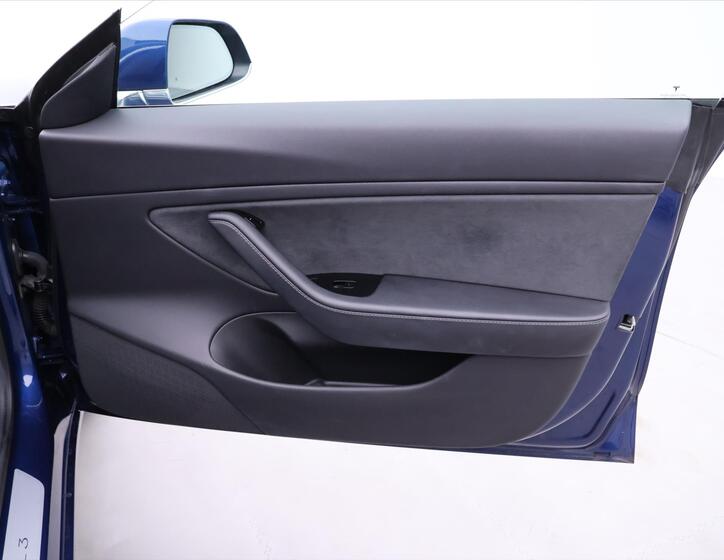 Tesla Model 3 13