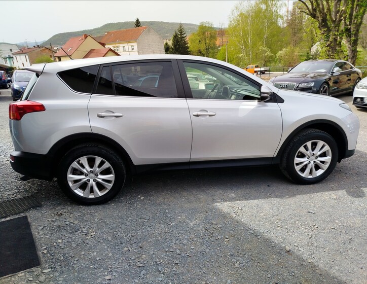 Toyota RAV4 6