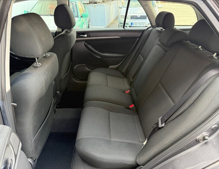 Toyota Avensis 19